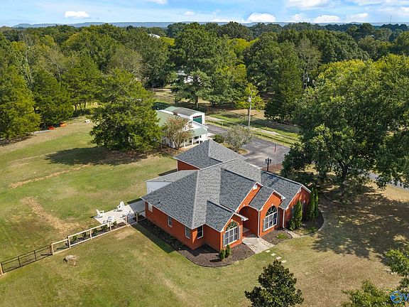 2nd image of 2111 Breeding Dr NW