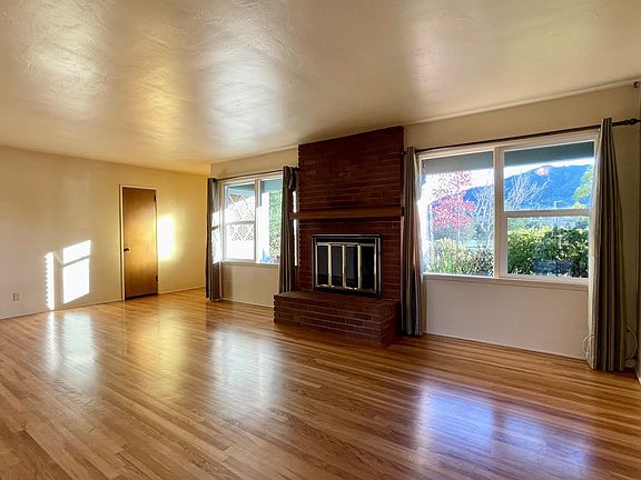 3rd image of 276 Daly Ave