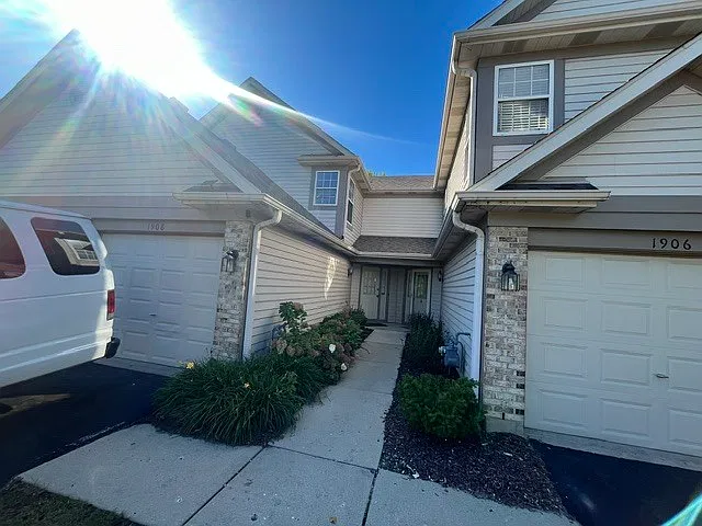 2 bed, 2.5 bath, 1400 sqft, $2,400 — Photo 1