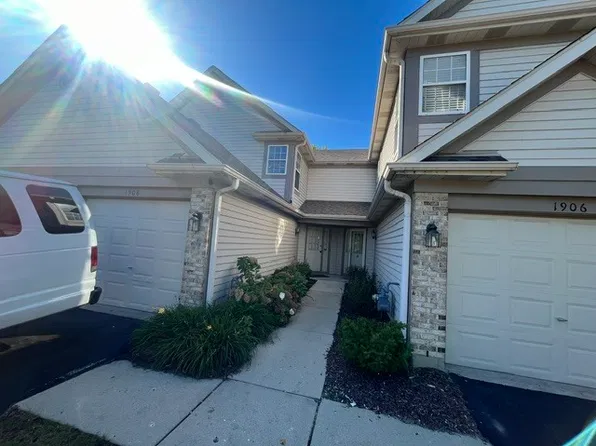 1908 Grove Ave, Schaumburg, IL