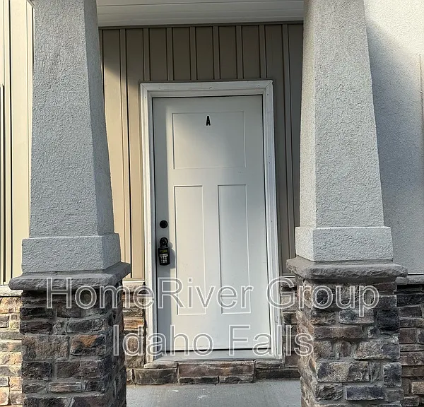 660 Saturn Ave #A — Photo 4