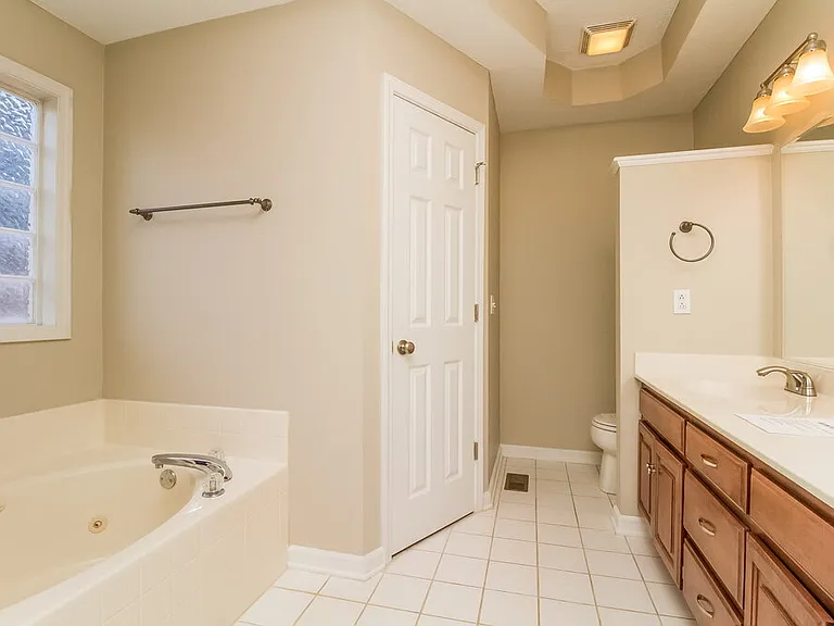 304 Acorn Ct — Photo 12