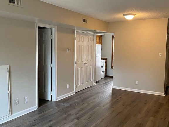 3rd image of 1006 Leon St #3