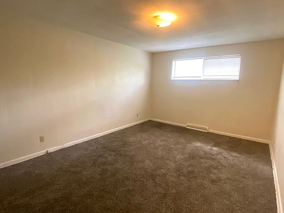 4th image of 239 E Oak Cliff Ct #3