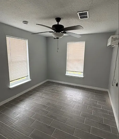 301 N Avenue C — Photo 10