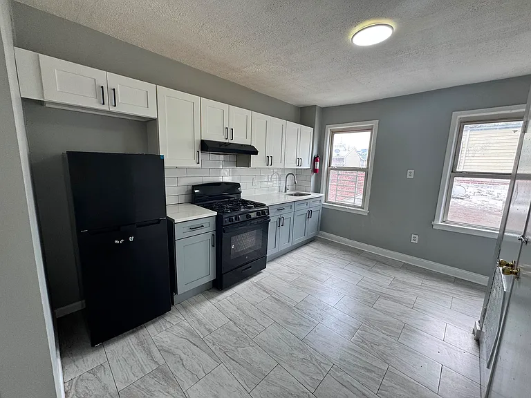 229 Jefferson St #2F — Photo 2