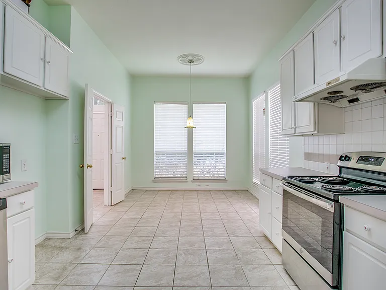 3021 Sawtooth Dr — Photo 5