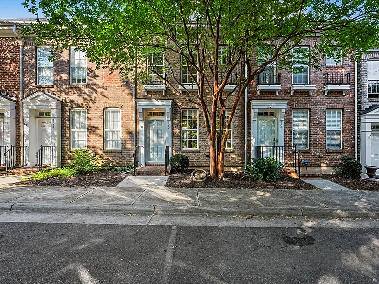 105 Saturday Ln — Photo 13