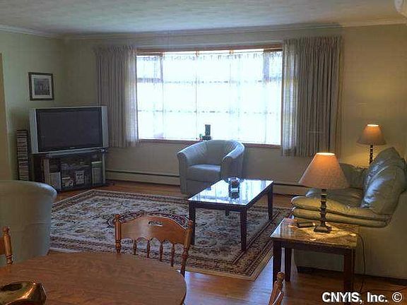 3rd image of 25 Holly Ln