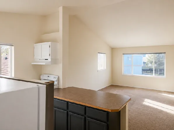 1260 NE Purcell Blvd APT 10, Bend, OR 97701
