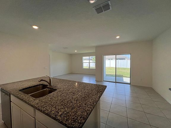 4th image of 472 Lily Ln