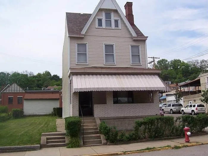 1747 Jancey St photo 1
