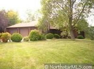 1542 Briarknoll Dr, Arden Hills, MN 55112