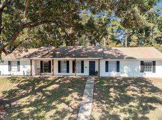 1009 Creekwood Ln, Longview, TX 75602