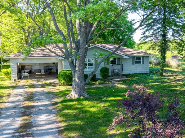 607 E 900 North Rd, Pana, IL 62557