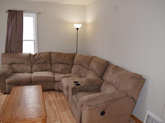 3rd image of 256 Southview St
