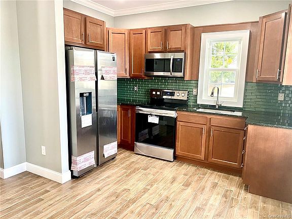 2nd image of 26 Courtland St #2R
