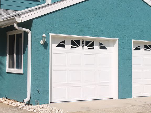 2nd image of 2027 Golfview Dr