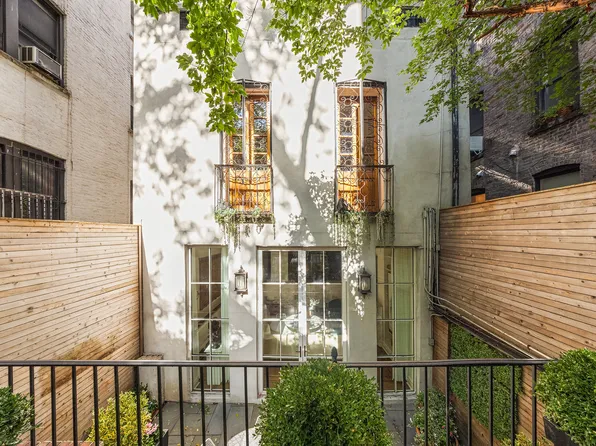 222 East 11th Street image 5 of 30