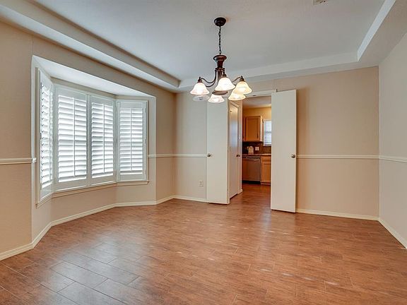 5th image of 31 Troon Dr