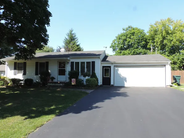 11 Peach Blossom Rd S, Hilton, NY 14468