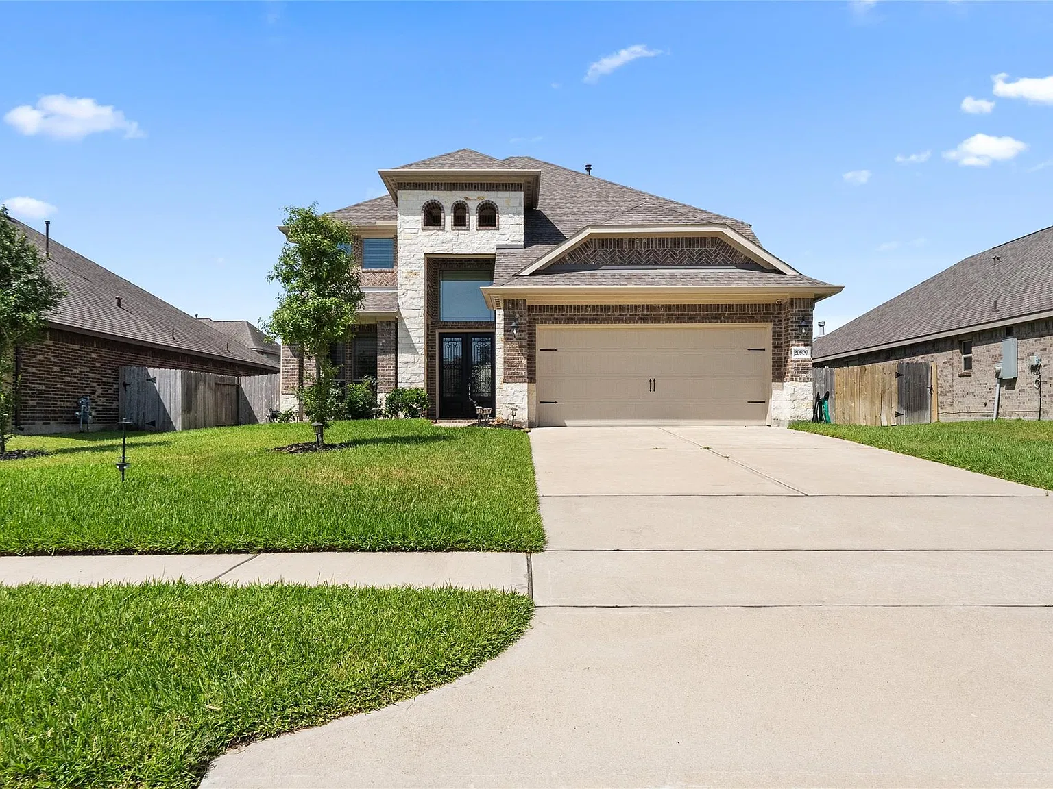 4 bed, 4.0 bath, 2708 sqft, $3,500 — Photo 1