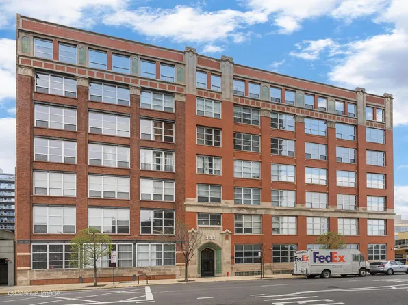 333 S Desplaines St APT 710, Chicago, IL 60661