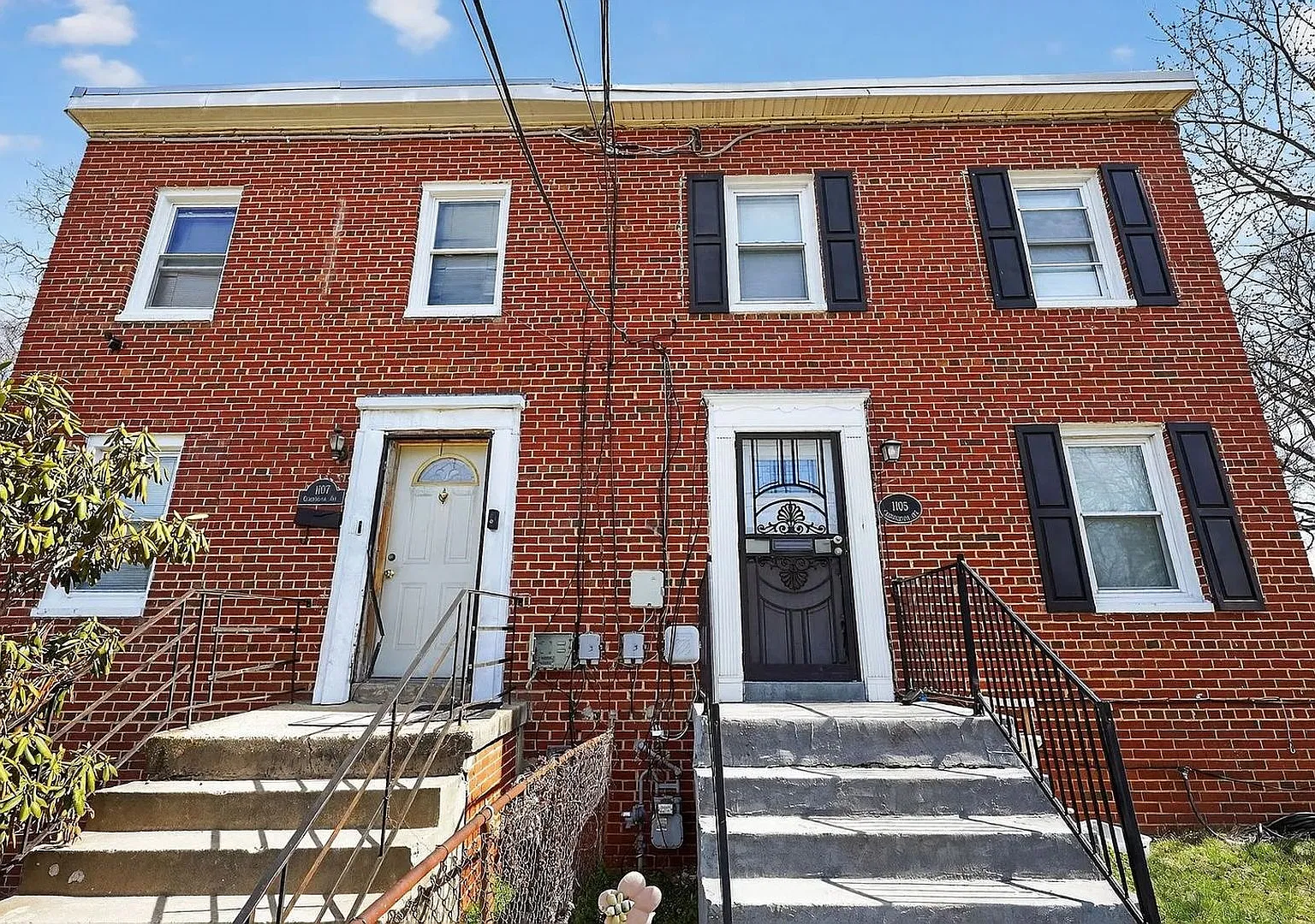 Spacious Townhome with driveway — Photo 2