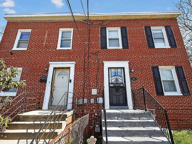1105 Carrington Ave — Photo 2