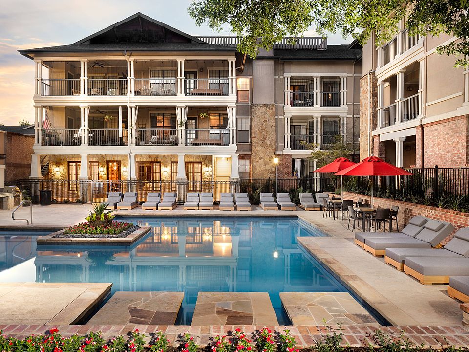 Resort-Style Pool