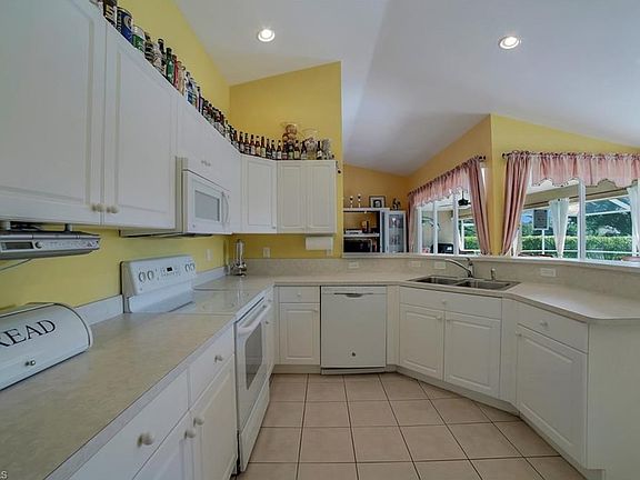 5th image of 2524 SW 25th Pl