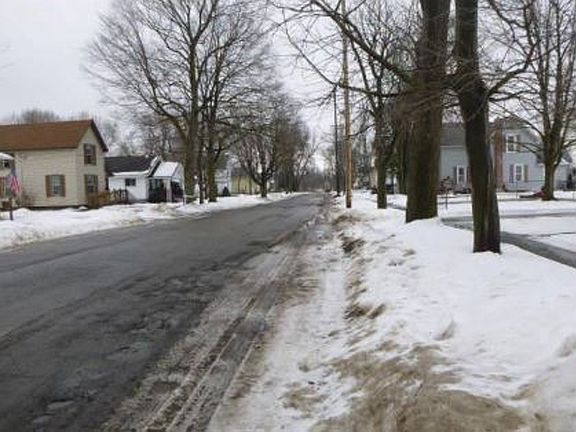 Exterior Neighborhood (street photo)