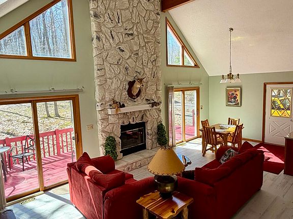 4th image of 304 Balsam Rd