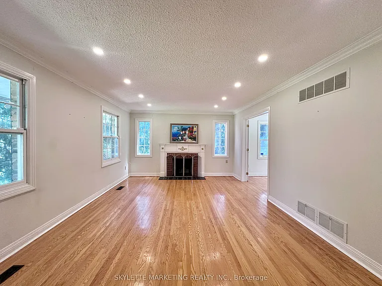 8 Blue Grass Dr — Photo 11