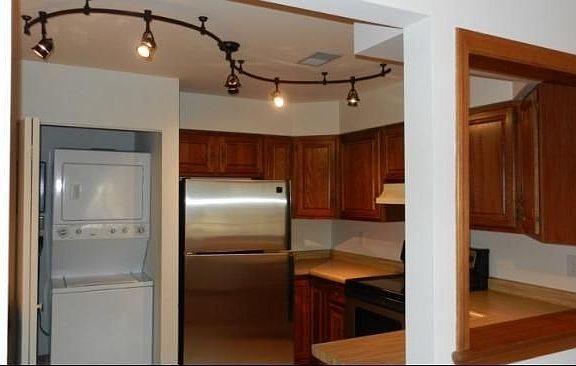 3rd image of 1851 Parknoll Ln