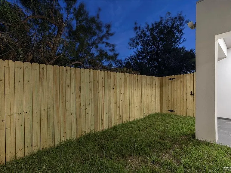 1910 Sunset Dr — Photo 23