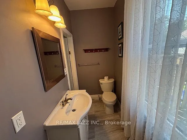 177 Athol St E — Photo 12