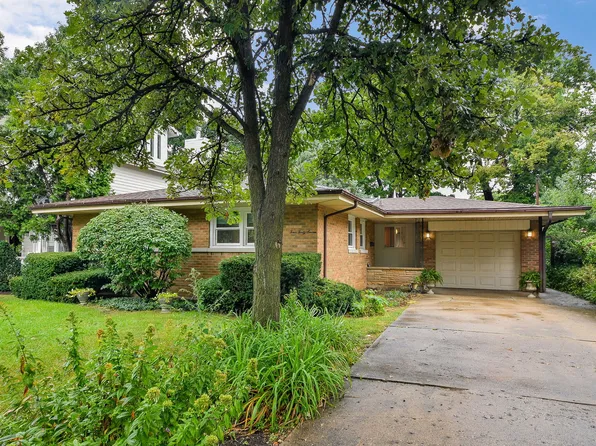 447 Lowell Ave, Glen Ellyn, IL 60137