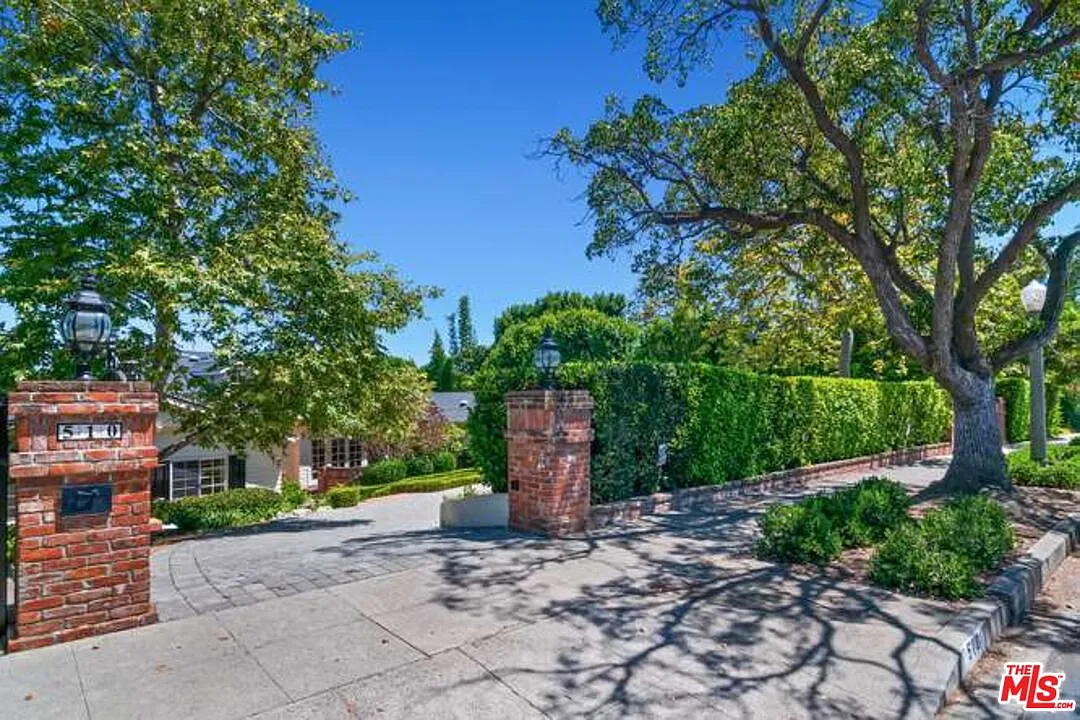 5 bed, 6.0 bath, 4100 sqft, $22,000 — Photo 2