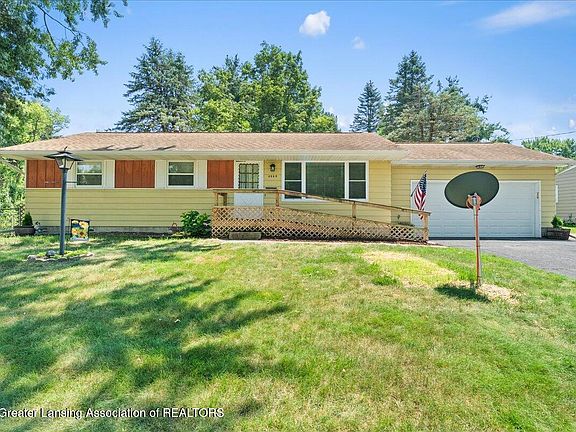 3rd image of 4089 N Pine Dell Dr