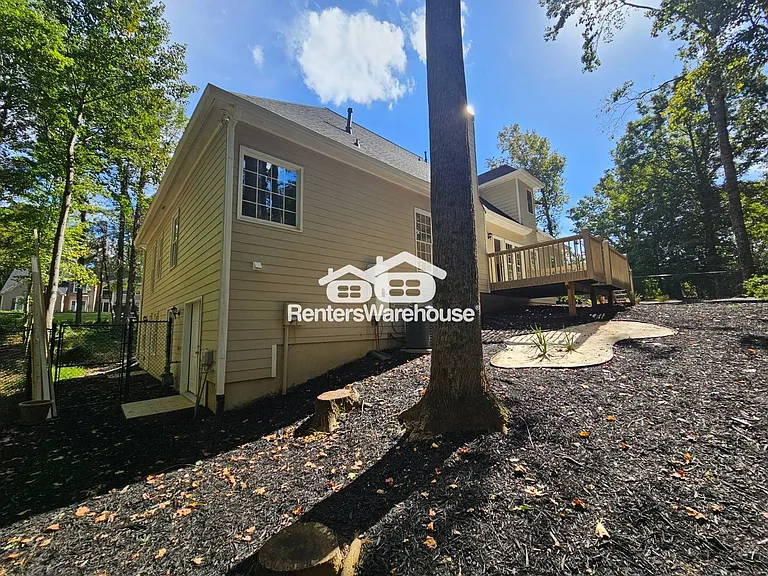 2530 Wellsley Ln — Photo 5