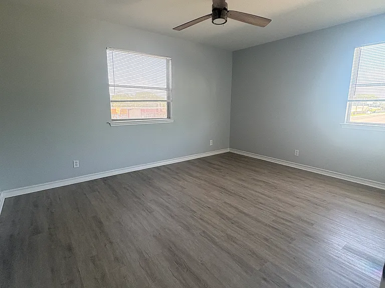 1105 New Laredo Hwy #201 — Photo 7