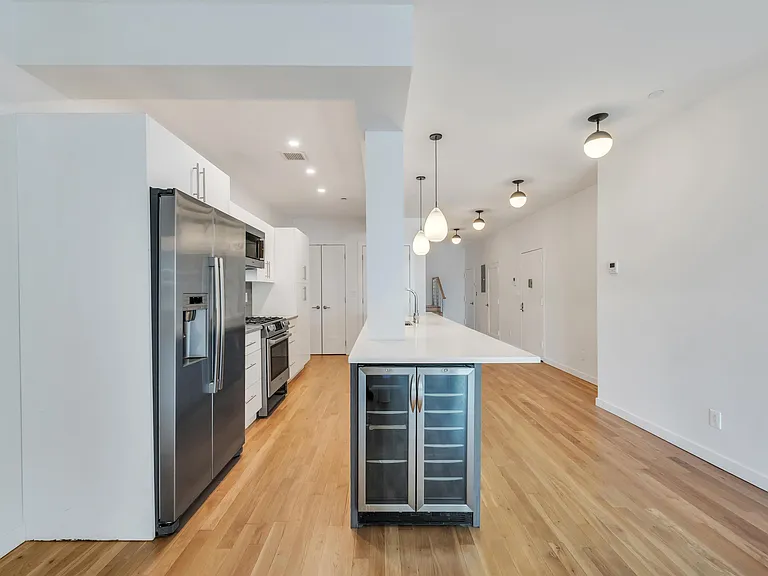 717 Manhattan Ave #3A — Photo 6