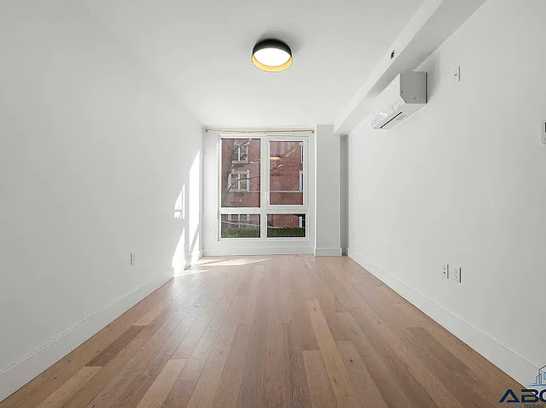 154 Lenox Rd — Photo 4