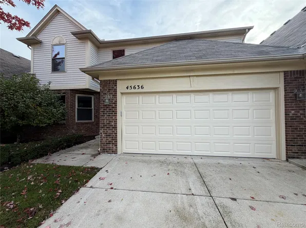 45636 Limerick Dr, Macomb, MI 48044