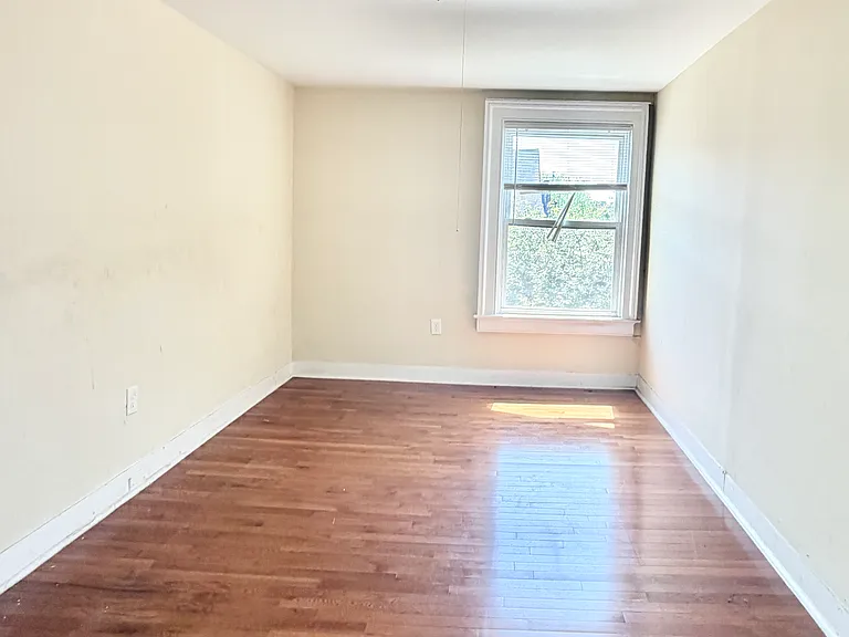 133 Hobart St #2W — Photo 4