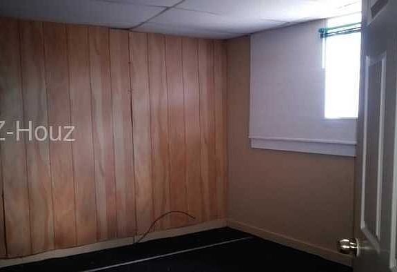 3rd image of 1204 Broadway St