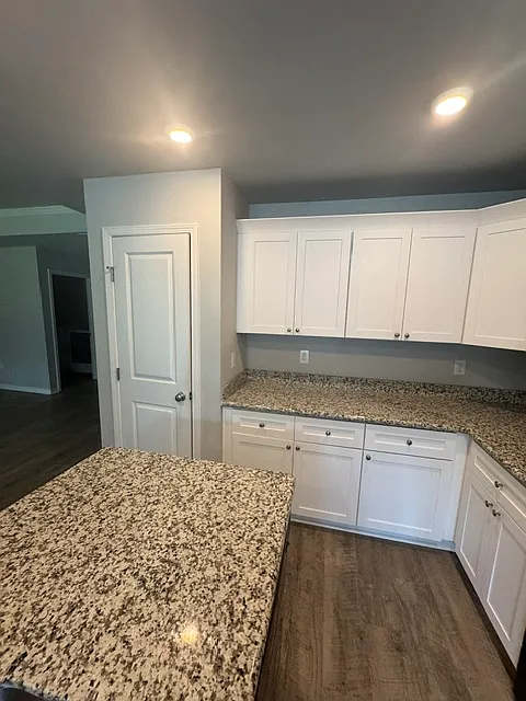 3 bed, 1384 sqft, $1,995 — Photo 3