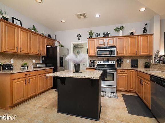 3rd image of 1309R E Daisy Way