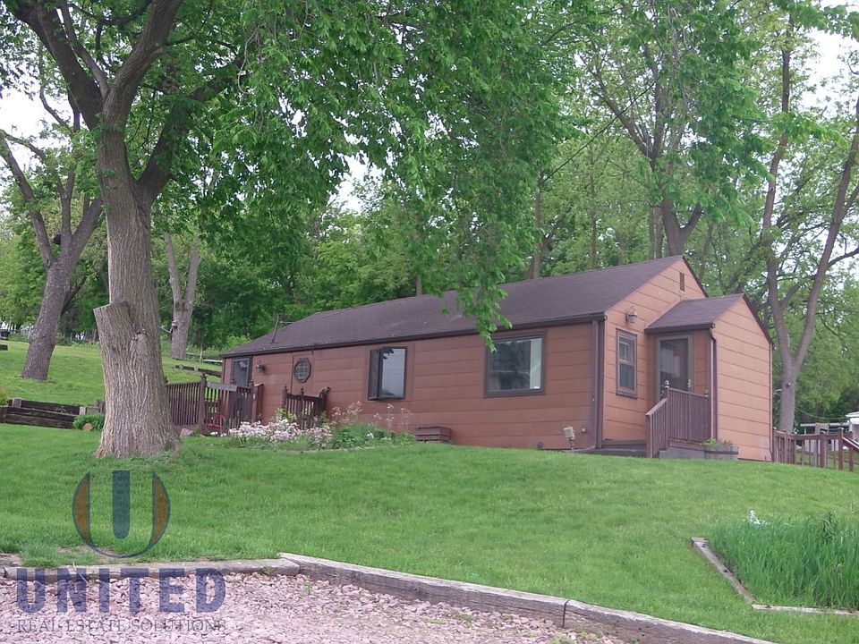 1st image of 4001 Division St